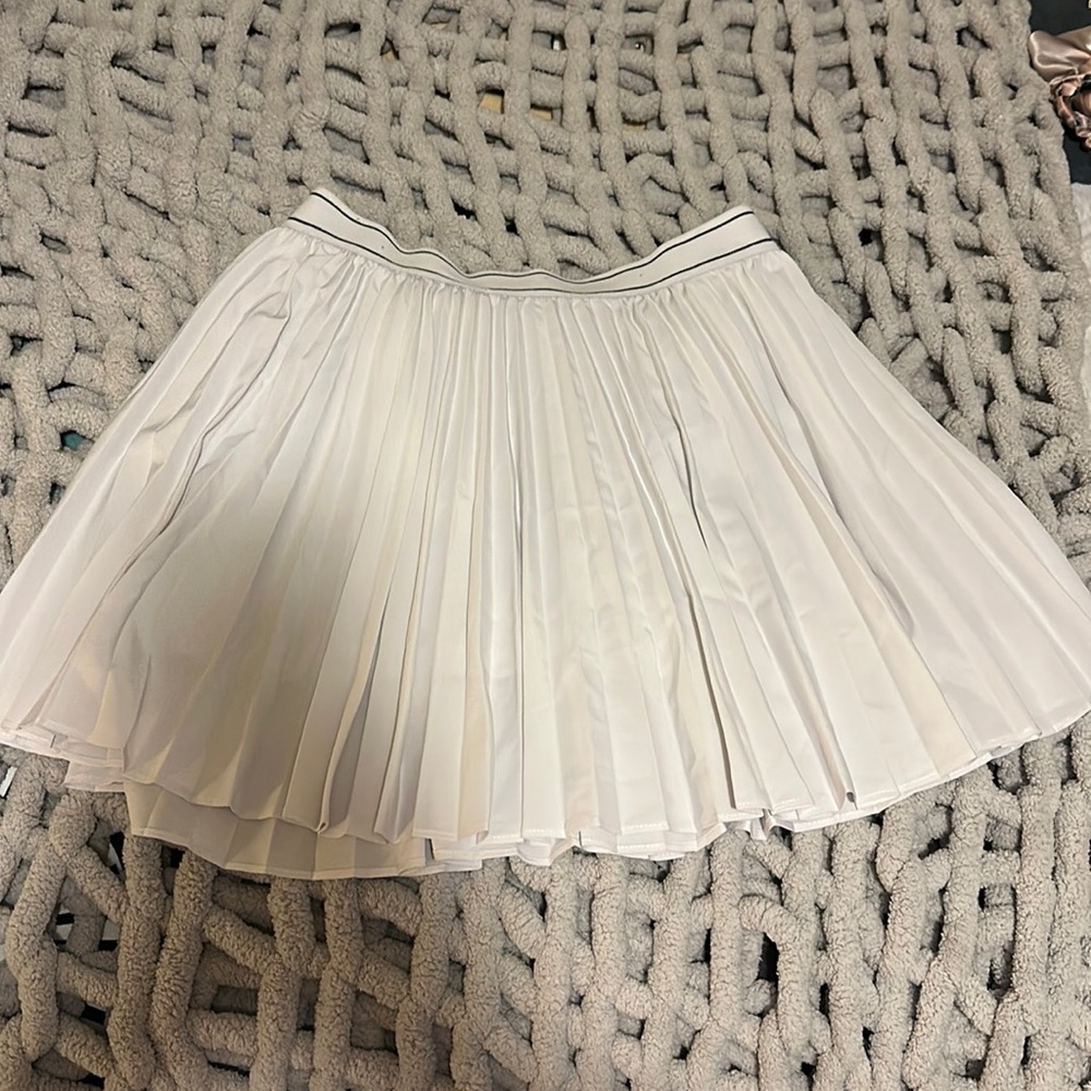 Elegant White Pleated Skirt